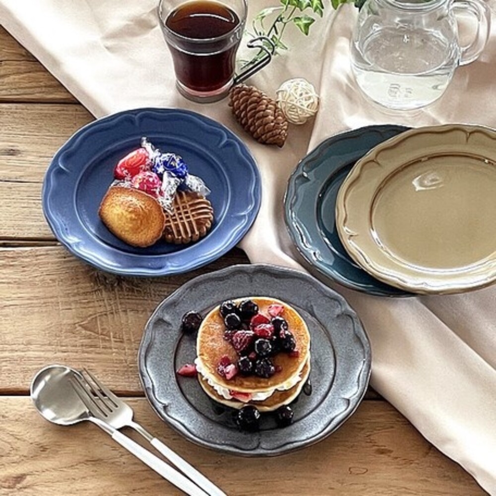 【現貨】日本製 美濃燒 浮雕邊 19.5cm 陶瓷盤 蛋糕盤 水果盤 ins盤 餅乾盤 甜點盤 質感餐盤 圖片