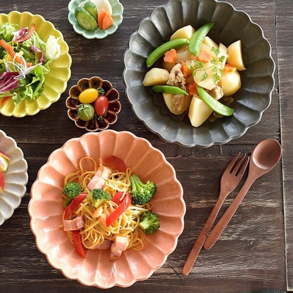 SF-015004-日本製美濃燒 23.5cm菊花形盤子 日式餐盤 盤 盤子 陶盤 義大利麵盤 水果盤 沙拉盤 飯盤