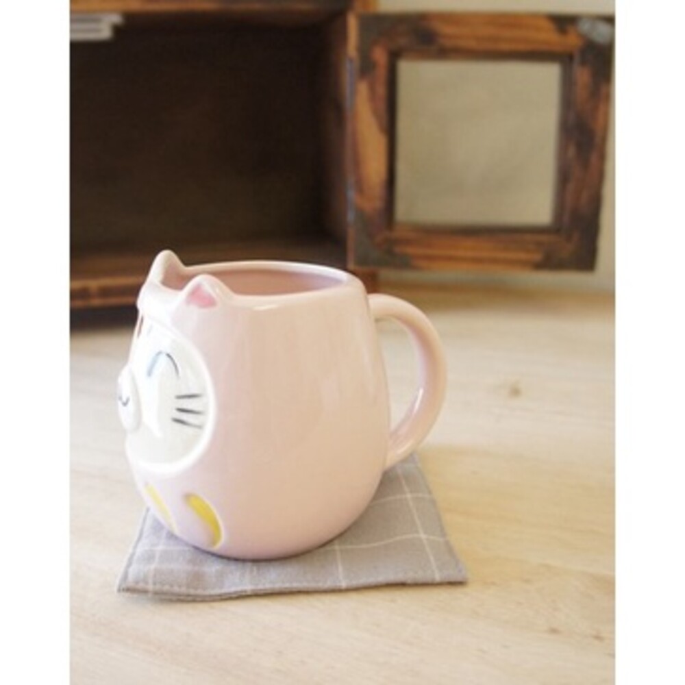 【現貨】日本製 貓咪達摩馬克杯 粉紅色/黃色/綠色/紅色｜達摩 貓奴 陶器 陶瓷杯 咖啡杯 日本陶器 圖片