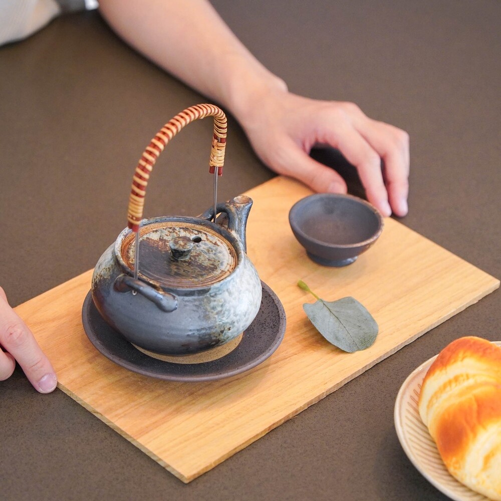 【現貨】日本製 美濃燒陶器仿鏽茶壺 (咖啡/藍色可選) 日式飲品 陶器 茶壺 土瓶蒸 仿鏽土瓶蒸 茶具 廚房