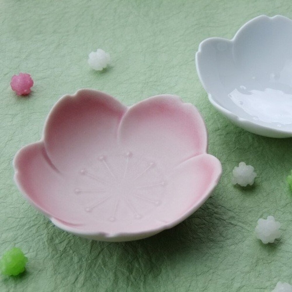 【現貨】日本製 櫻花淺碗 粉色 漸層 淺碟 甜品碗 醬料碟 小菜盤 餐盤 櫻花造型 淺盤 櫻花 花瓣碟 圖片
