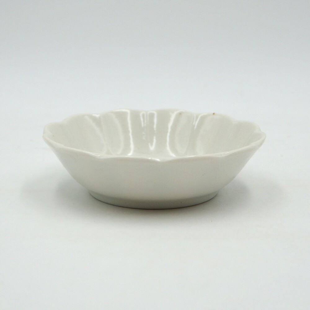 SF-015733-日本製美濃燒 輪花皿 素色簡約小盤 盤子 日式料理 分菜盤 小菜盤 水果盤 小碗 器皿 沙拉盤