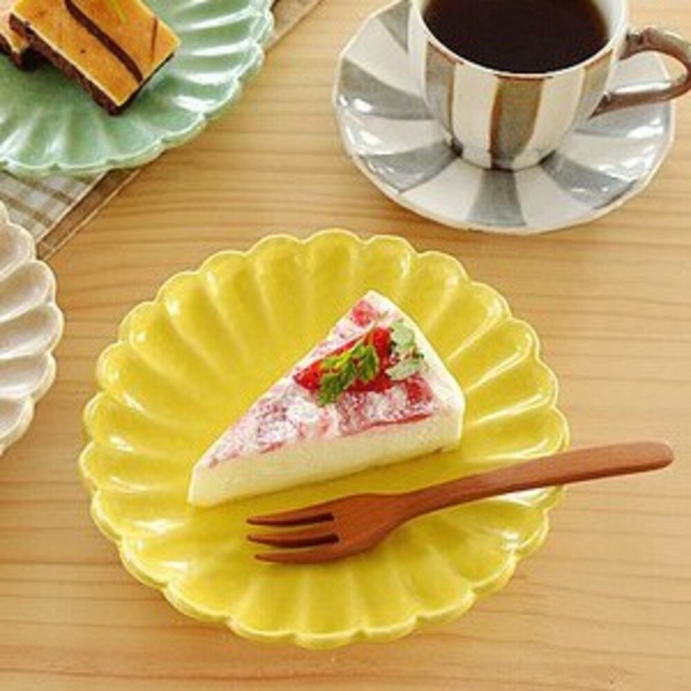 SF-015817-日本製菊型餐盤 美濃燒 陶瓷 黃色 小菜盤 炸蝦 天婦羅 炸豆腐 炸雞塊 小菜盤 餐盤 碗盤